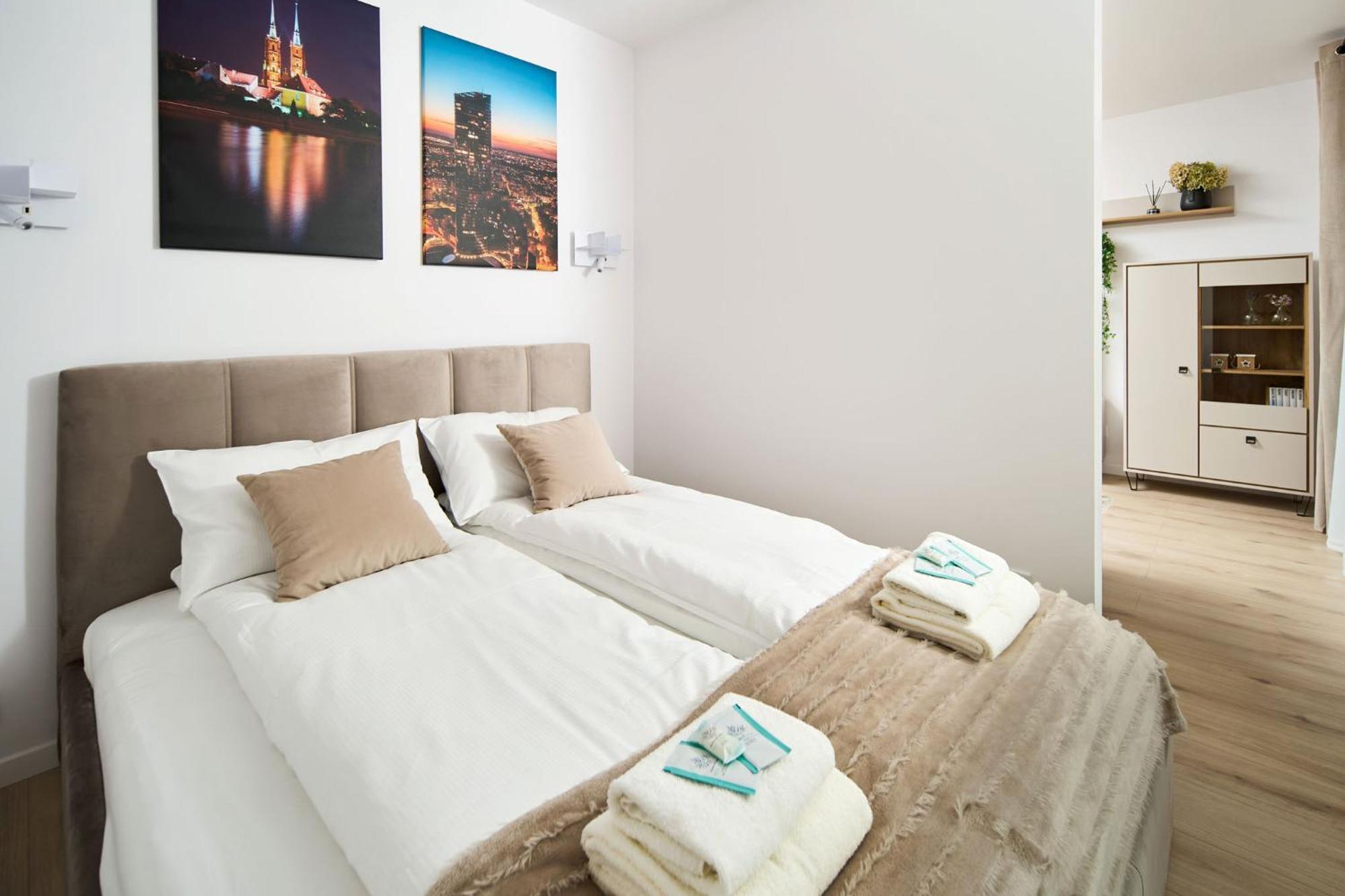 Symphony City Square Aparthotel Breslávia Exterior foto